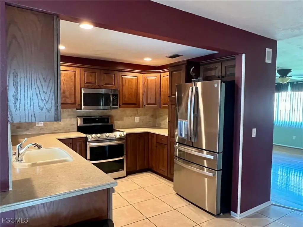 1158 SE 32nd Street Cape Coral FL 33904