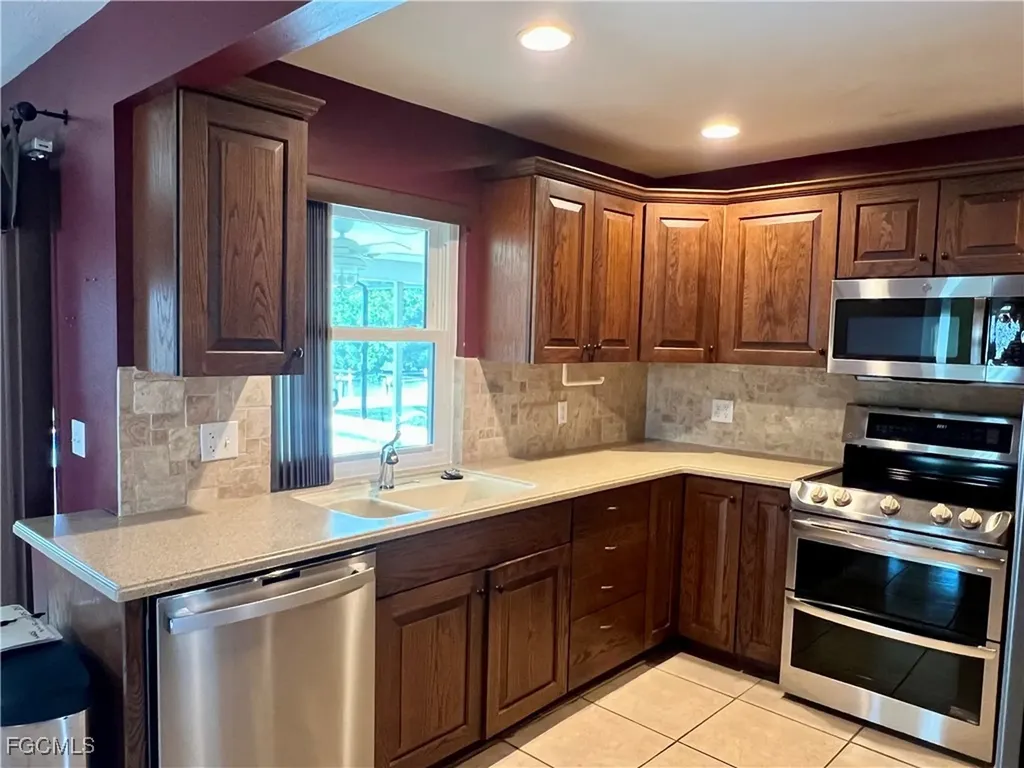 1158 SE 32nd Street Cape Coral FL 33904