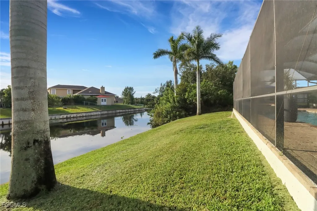 2115 Surfside Boulevard Cape Coral FL 33991