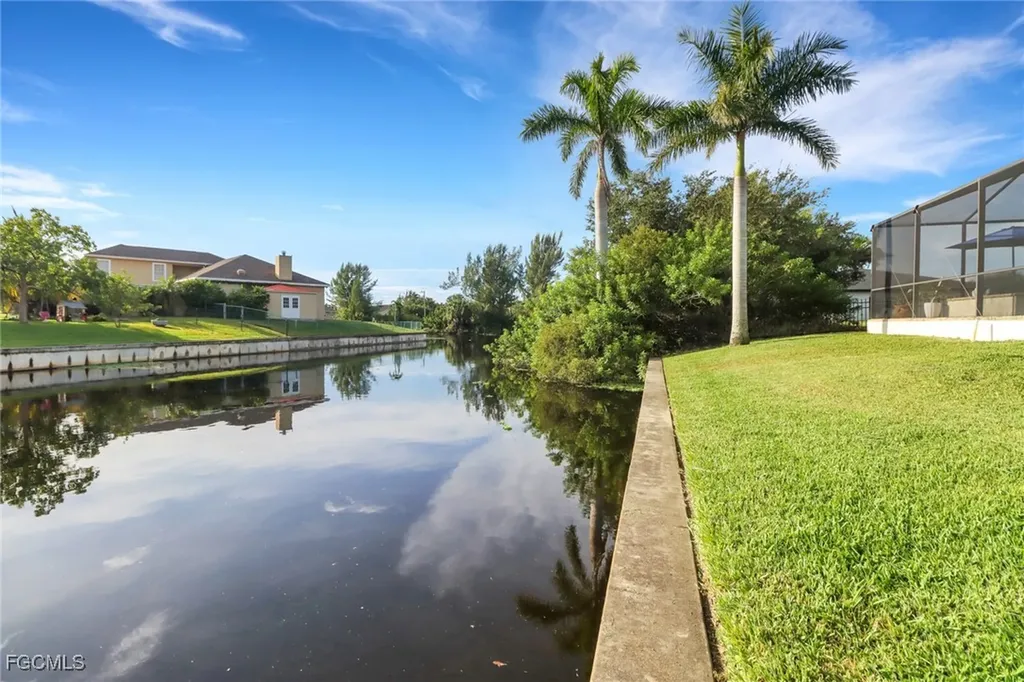 2115 Surfside Boulevard Cape Coral FL 33991