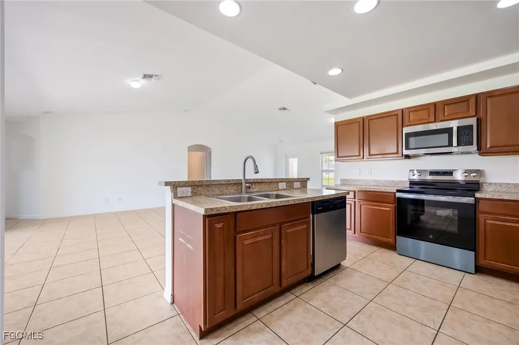 2904 NE 1st Avenue Cape Coral FL 33909