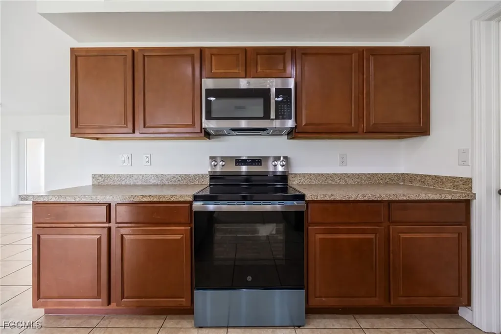 2904 NE 1st Avenue Cape Coral FL 33909