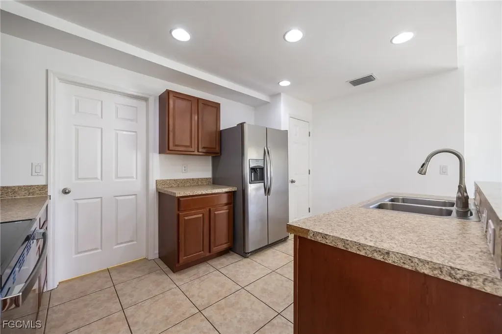 2904 NE 1st Avenue Cape Coral FL 33909