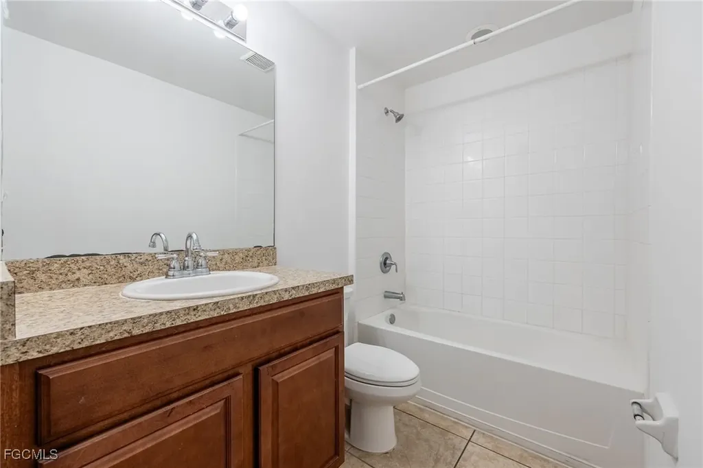 2904 NE 1st Avenue Cape Coral FL 33909