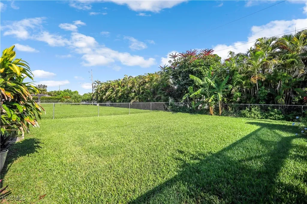 213 SW 38th Terrace Cape Coral FL 33914
