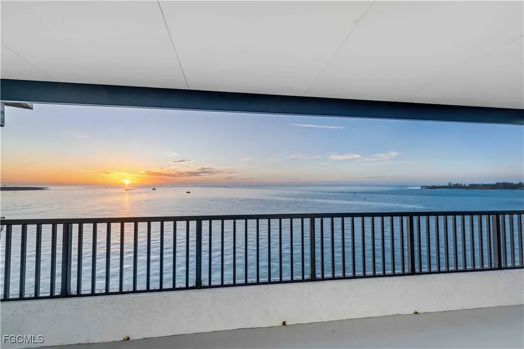 645 La Peninsula Boulevard Naples FL 34113