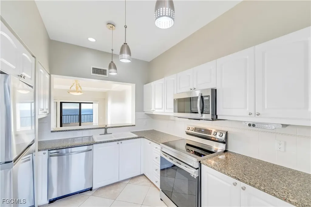 645 La Peninsula Boulevard Naples FL 34113