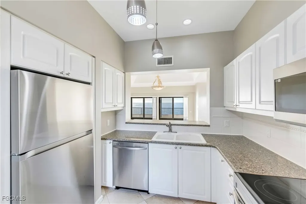 645 La Peninsula Boulevard Naples FL 34113