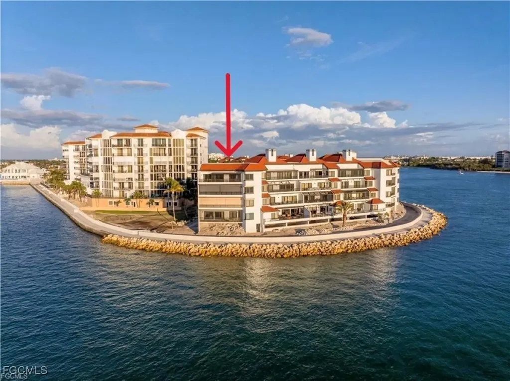 645 La Peninsula Boulevard Naples FL 34113