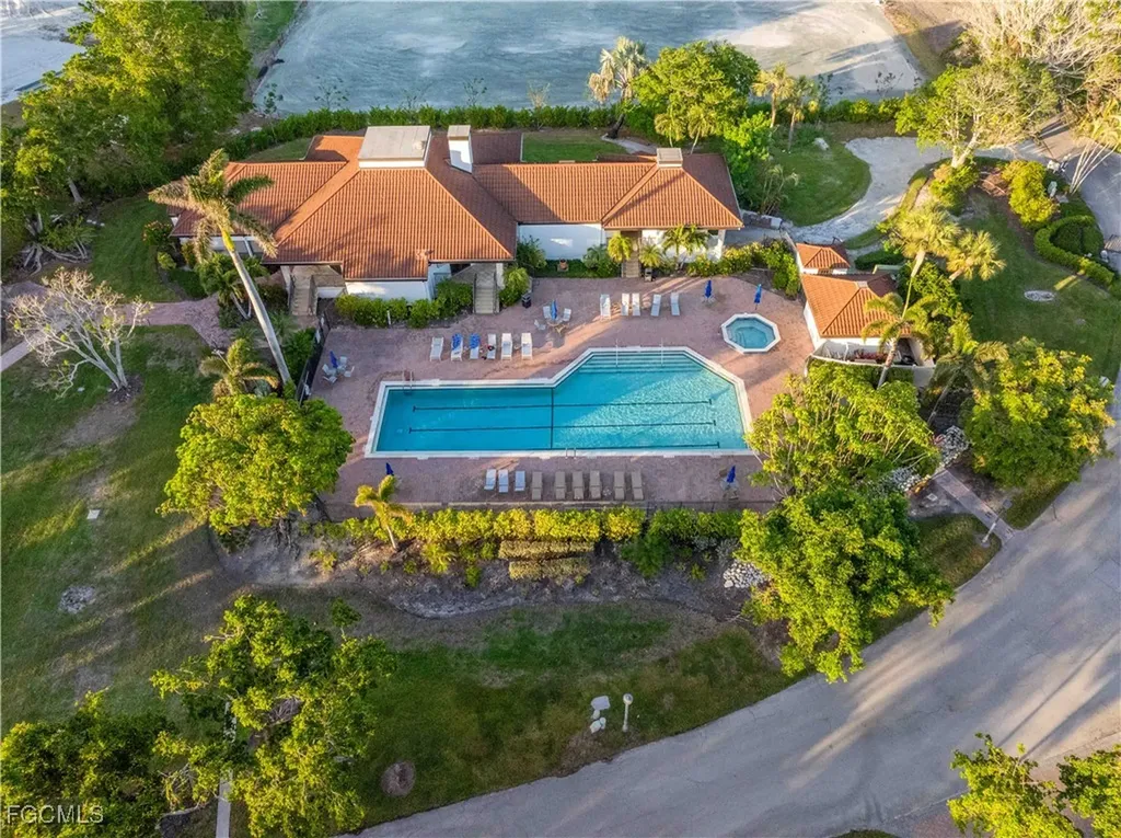 645 La Peninsula Boulevard Naples FL 34113