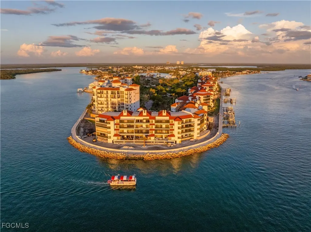 645 La Peninsula Boulevard Naples FL 34113
