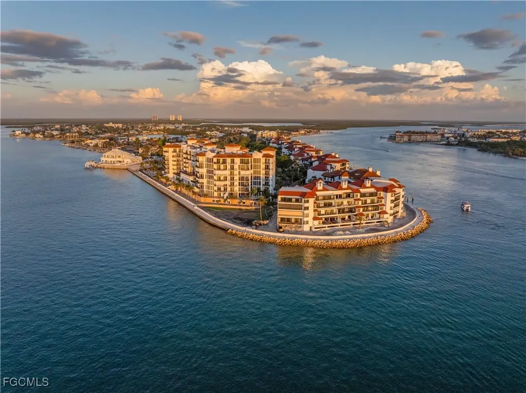 645 La Peninsula Boulevard Naples FL 34113