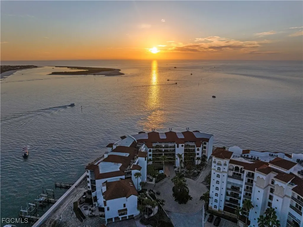 645 La Peninsula Boulevard Naples FL 34113