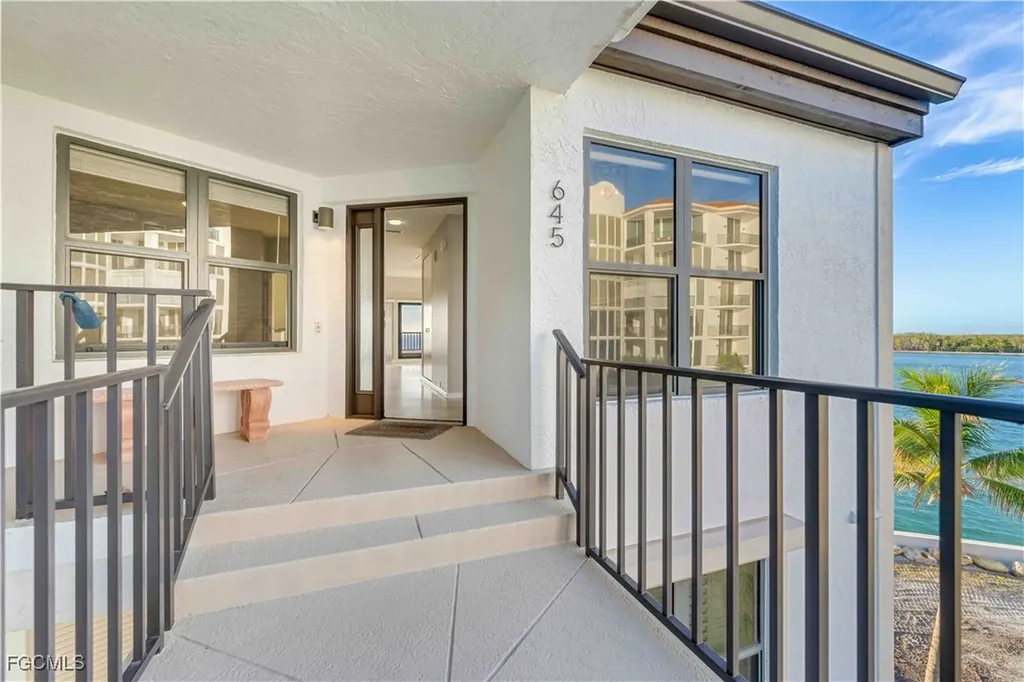 645 La Peninsula Boulevard Naples FL 34113