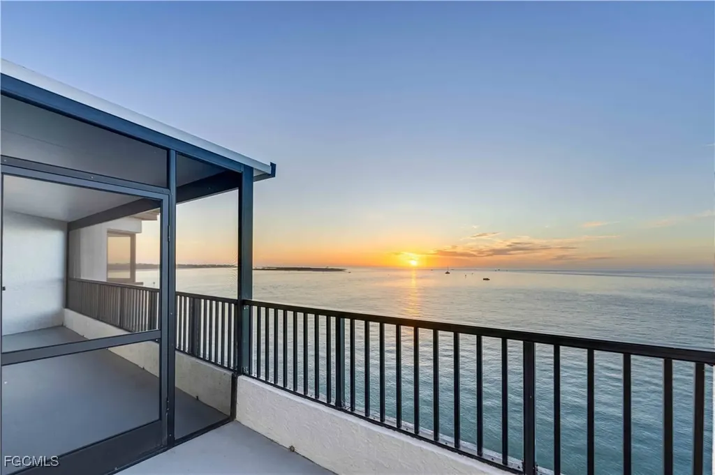 645 La Peninsula Boulevard Naples FL 34113