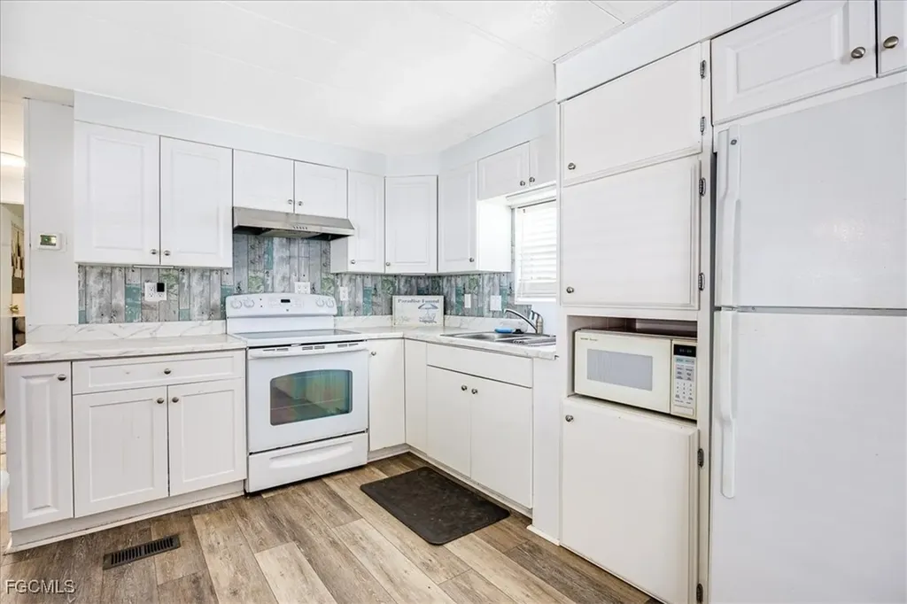 16241 Siesta Drive Fort Myers FL 33908