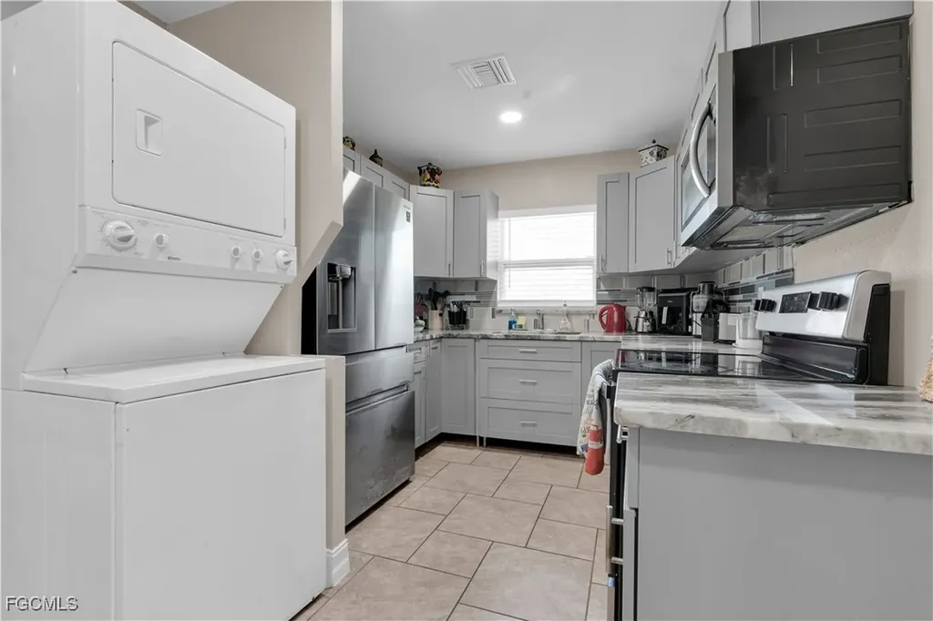 3808 Seminole Avenue Fort Myers FL 33916