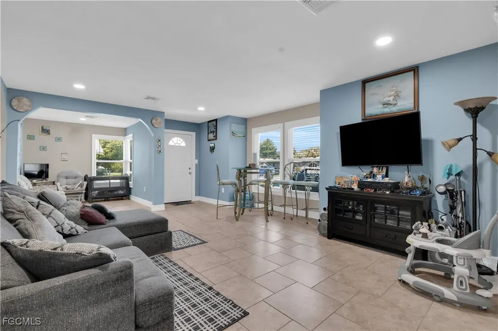 3808 Seminole Avenue Fort Myers FL 33916