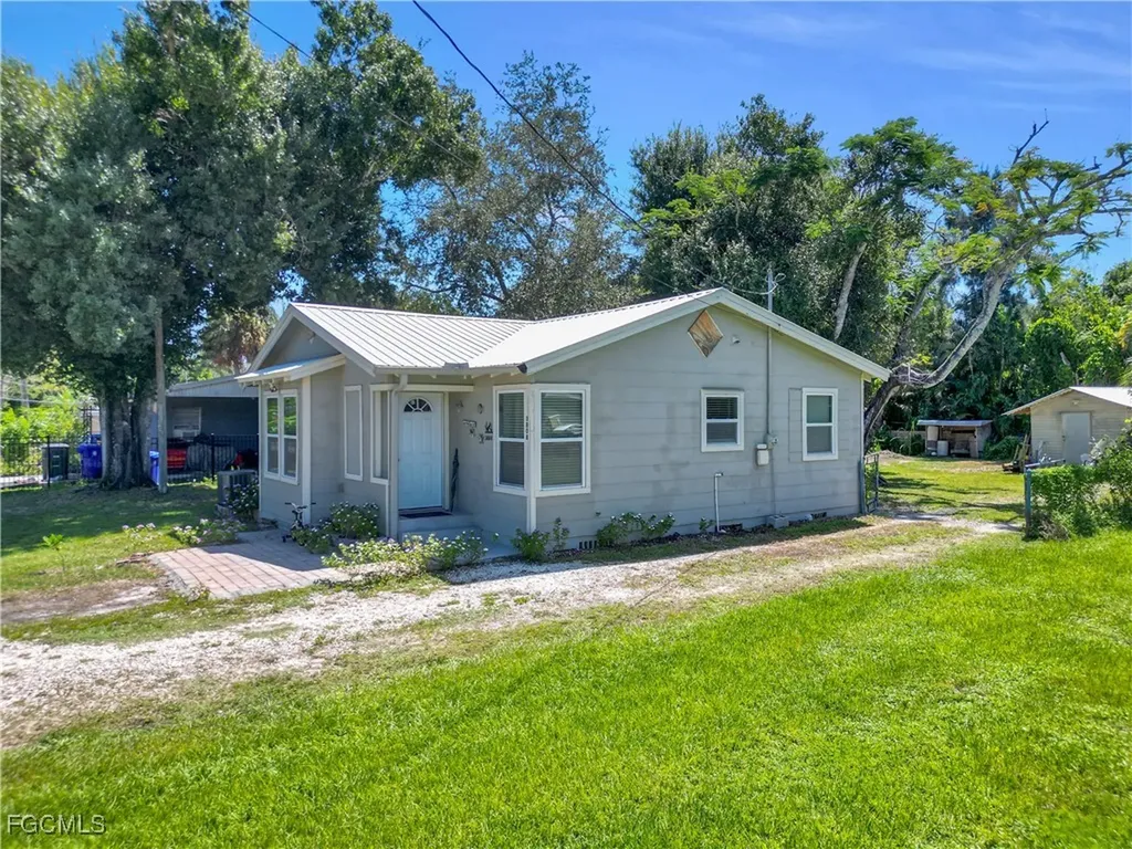 3808 Seminole Avenue Fort Myers FL 33916