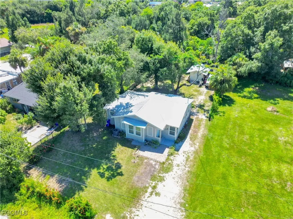 3808 Seminole Avenue Fort Myers FL 33916