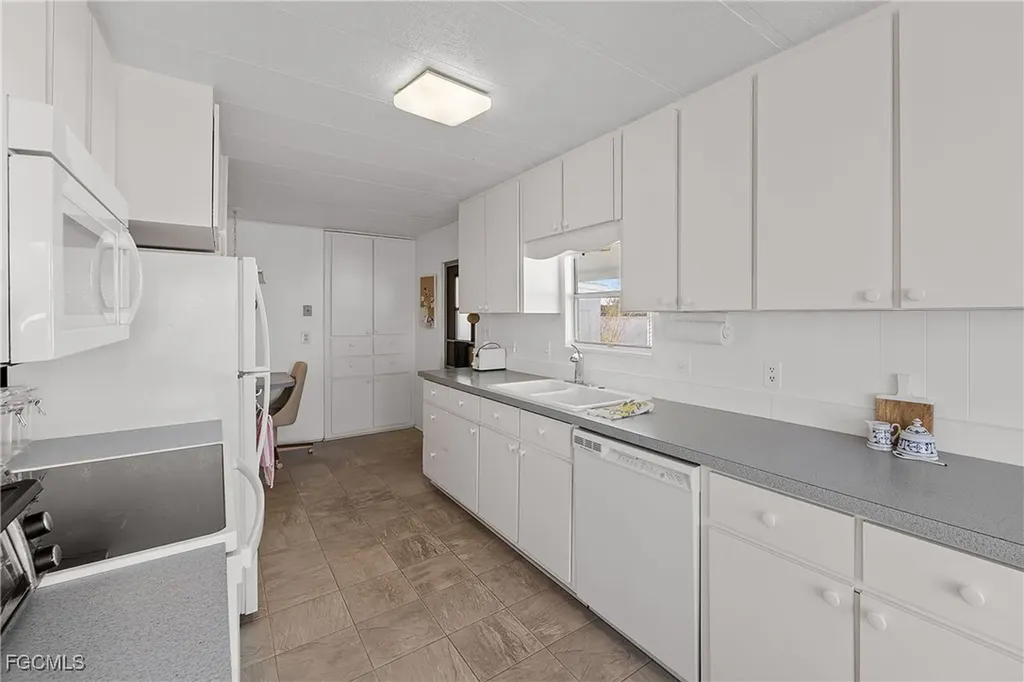 77 Snead Drive North Fort Myers FL 33903