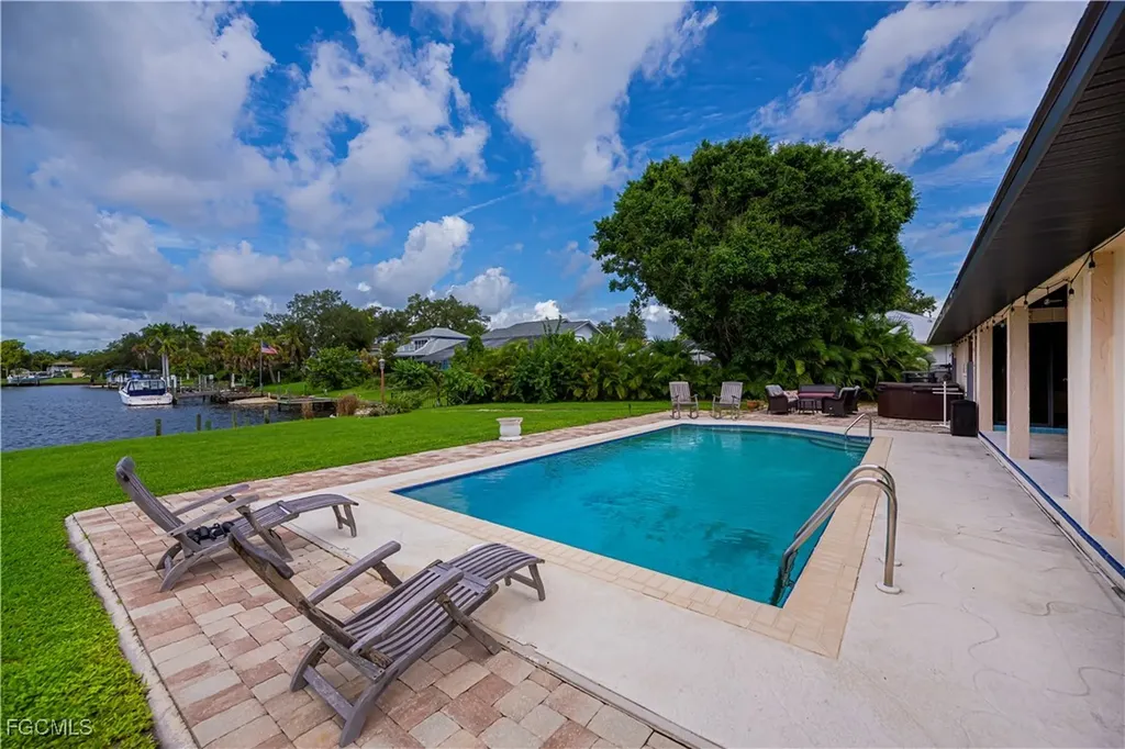 18537 Klingler Circle Port Charlotte FL 33948