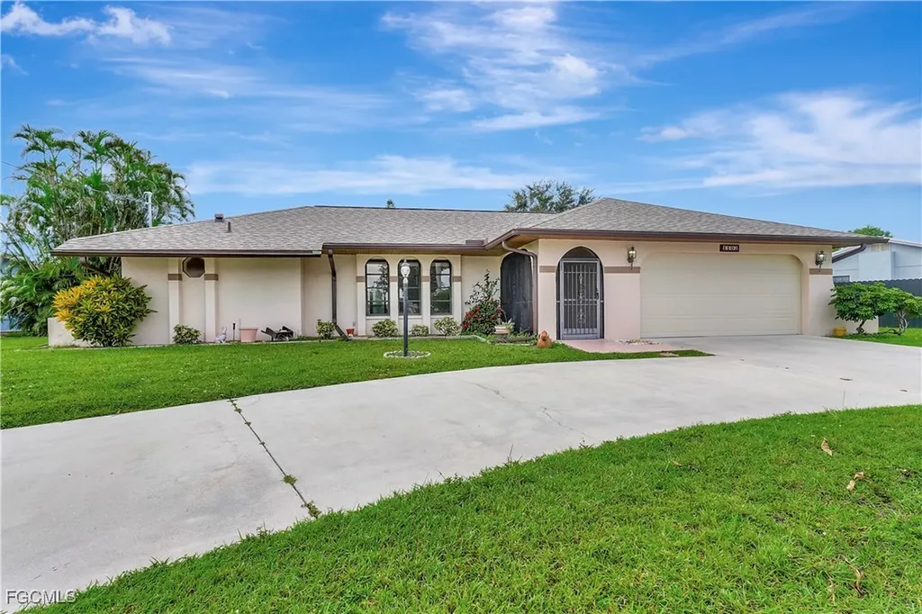 1102 SE 28th Terrace Cape Coral FL 33904