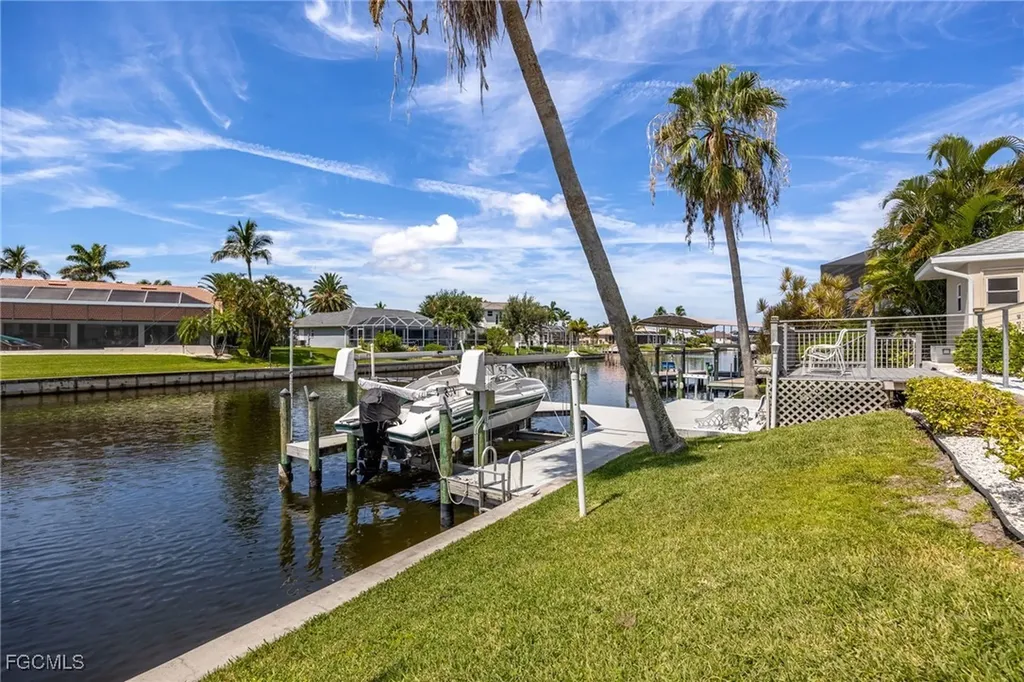 2806 SW 40th Street Cape Coral FL 33914