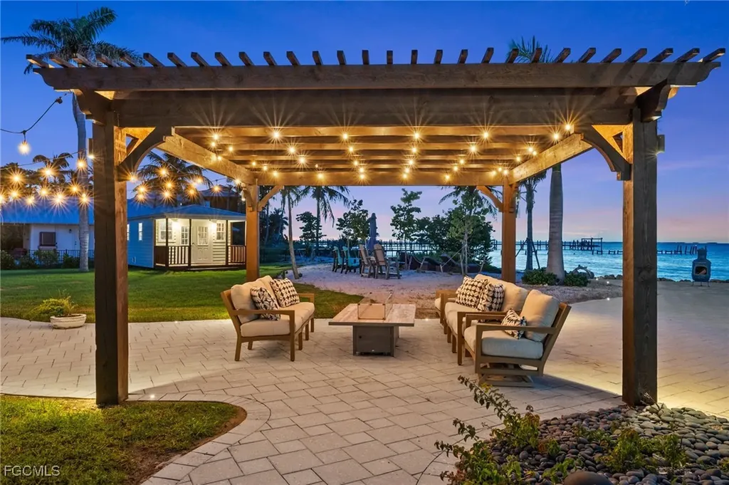 7660 Bocilla Lane Bokeelia FL 33922