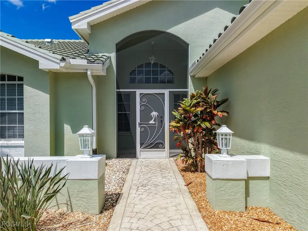 2241 Rio Nuevo Drive North Fort Myers FL 33917