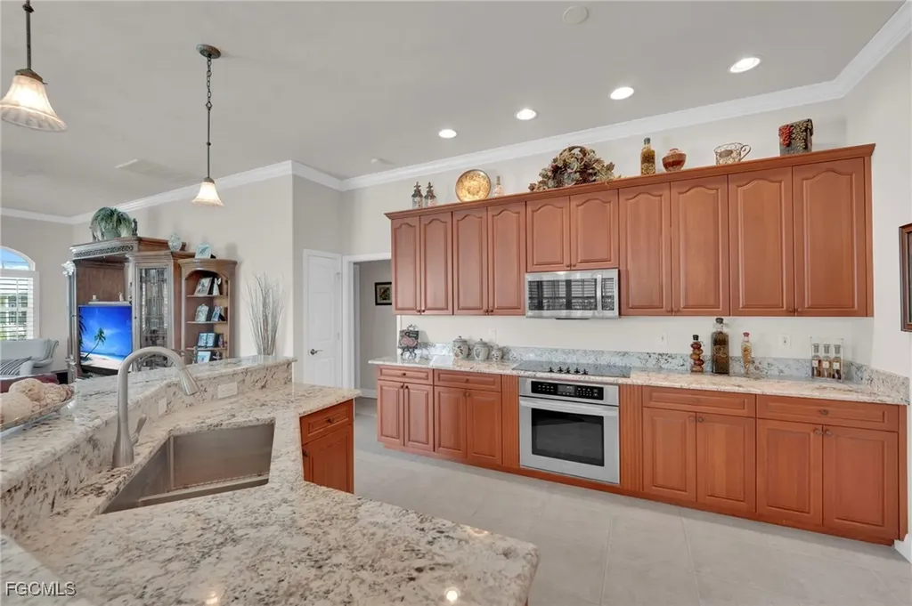 5212 SW 8th Court Cape Coral FL 33914