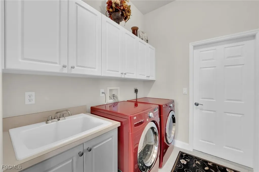 5212 SW 8th Court Cape Coral FL 33914