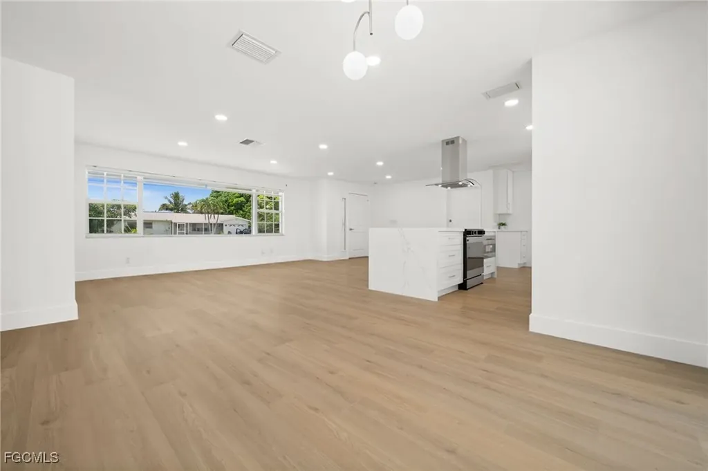 4419 SE 13th Place Cape Coral FL 33904