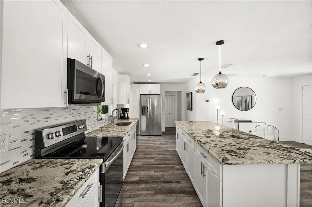 5122 SW 3rd Avenue Cape Coral FL 33914