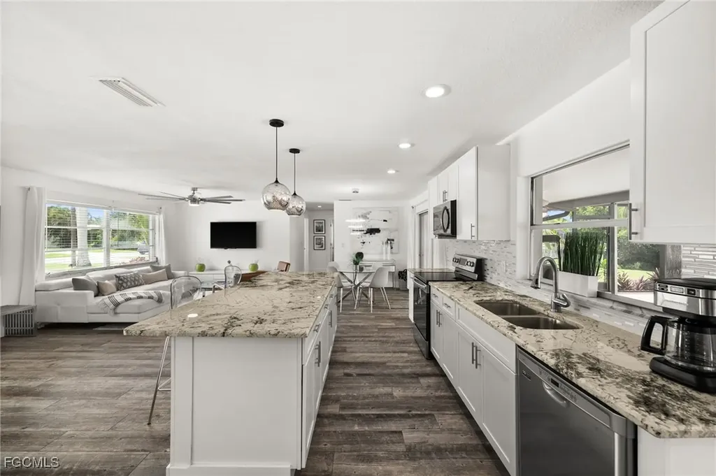 5122 SW 3rd Avenue Cape Coral FL 33914