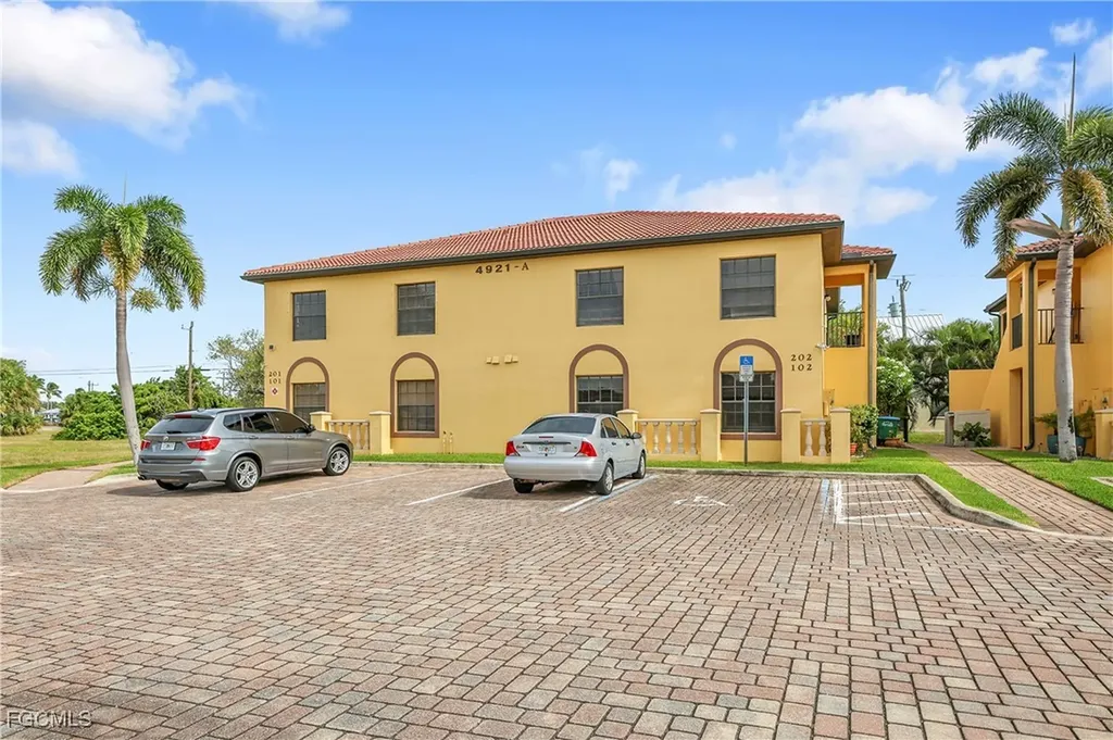 4921 SW 16th Place Cape Coral FL 33914