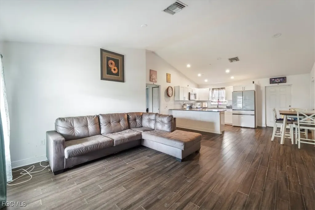 8019 Oakleaf Circle Labelle FL 33935