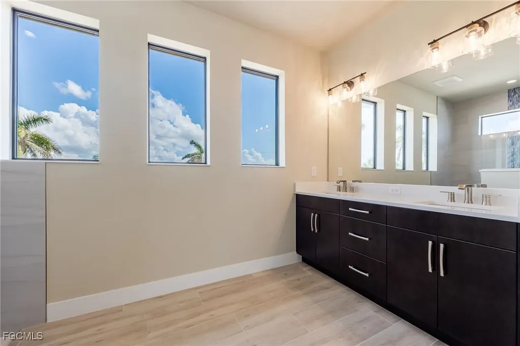 1024 Dolphin Drive Cape Coral FL 33904