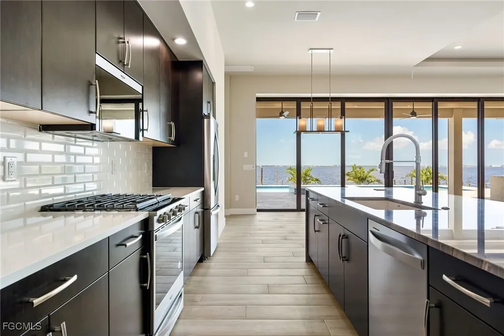 1024 Dolphin Drive Cape Coral FL 33904