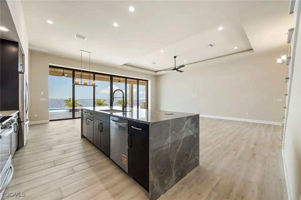 1024 Dolphin Drive Cape Coral FL 33904