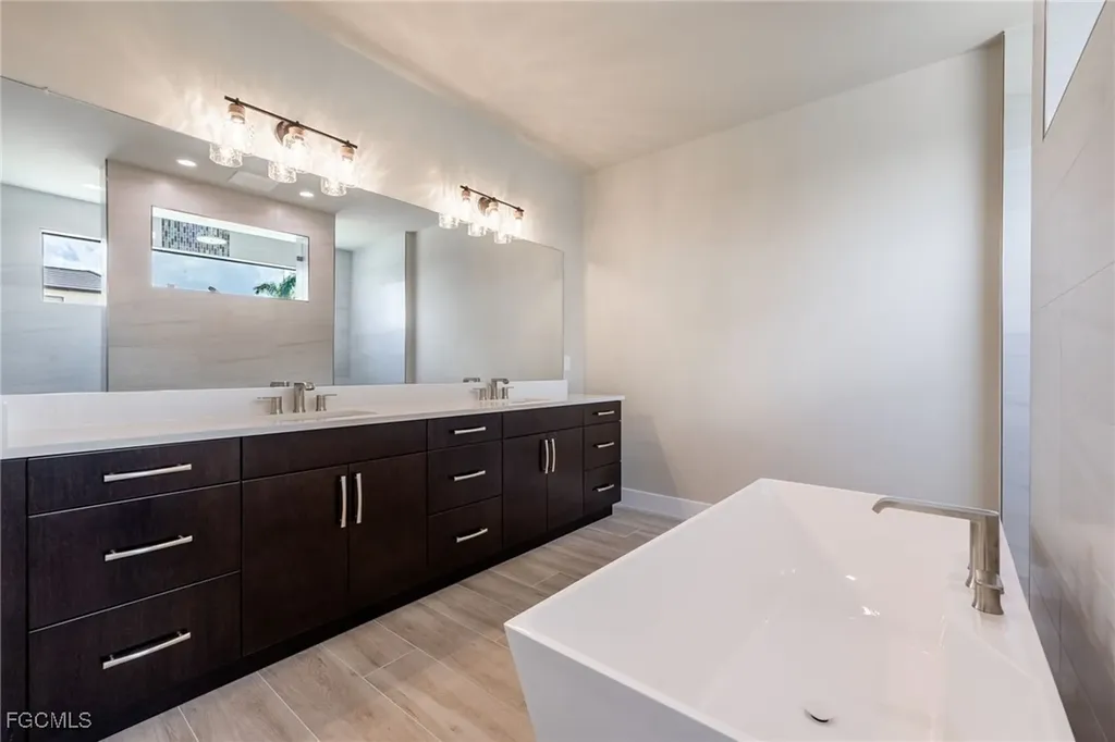 1024 Dolphin Drive Cape Coral FL 33904