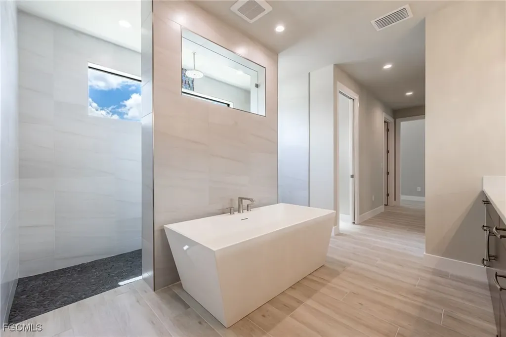 1024 Dolphin Drive Cape Coral FL 33904