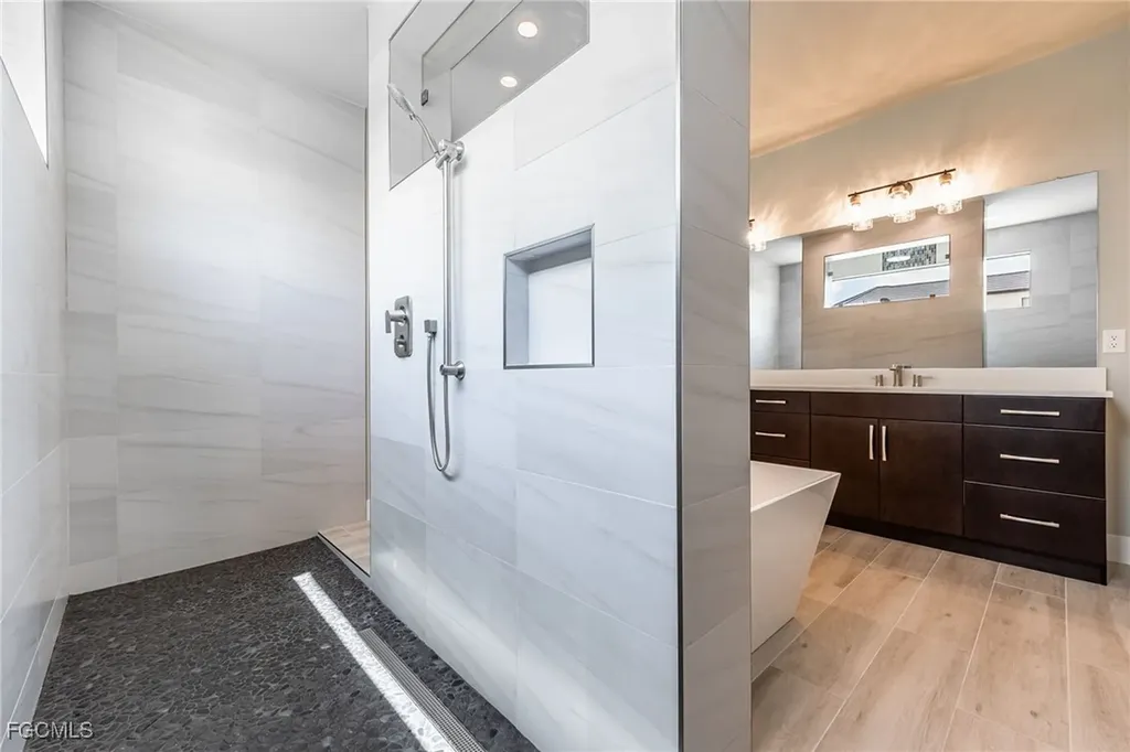 1024 Dolphin Drive Cape Coral FL 33904