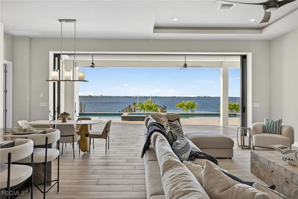 1024 Dolphin Drive Cape Coral FL 33904