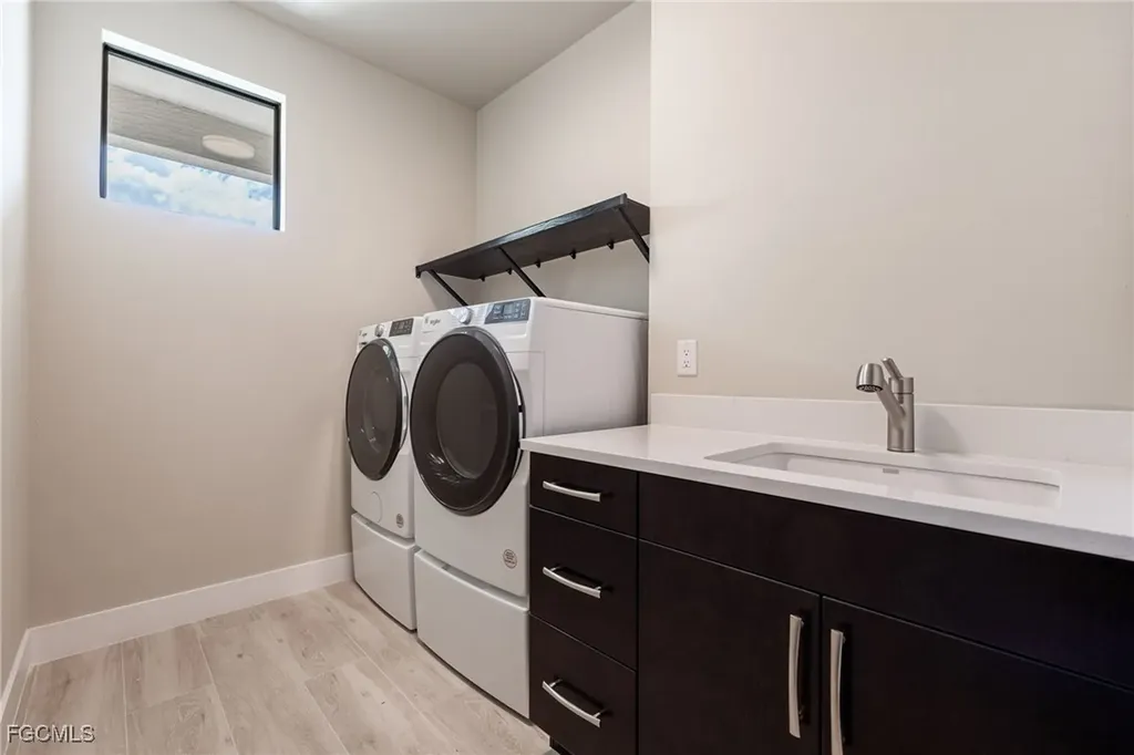 1024 Dolphin Drive Cape Coral FL 33904