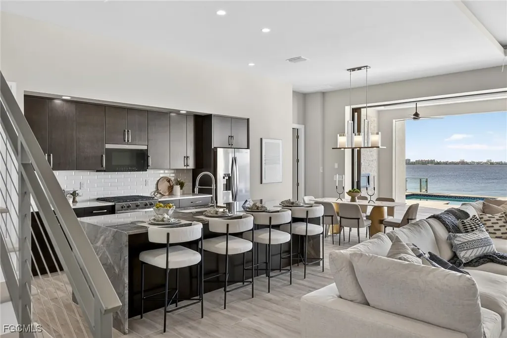 1024 Dolphin Drive Cape Coral FL 33904