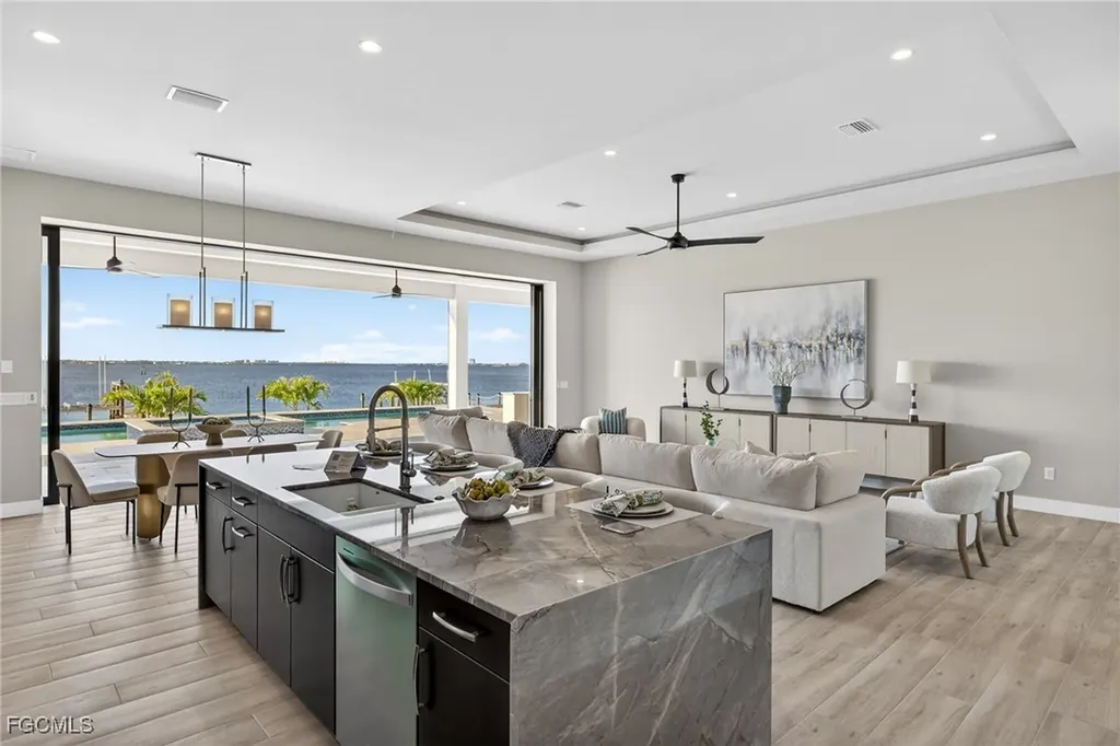 1024 Dolphin Drive Cape Coral FL 33904