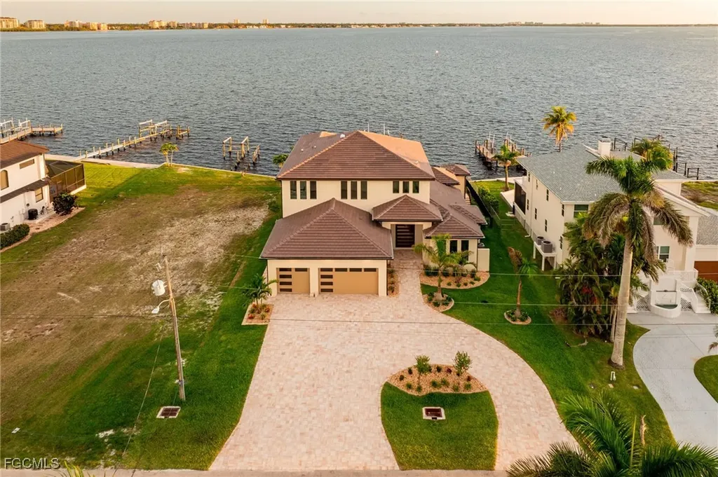 1024 Dolphin Drive Cape Coral FL 33904