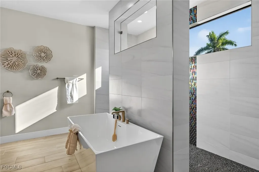 1024 Dolphin Drive Cape Coral FL 33904