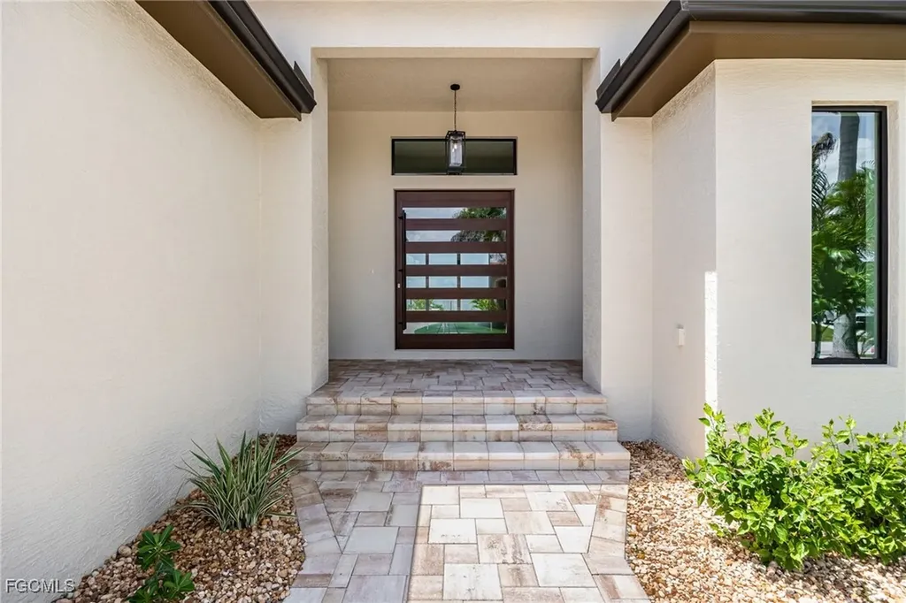 1024 Dolphin Drive Cape Coral FL 33904